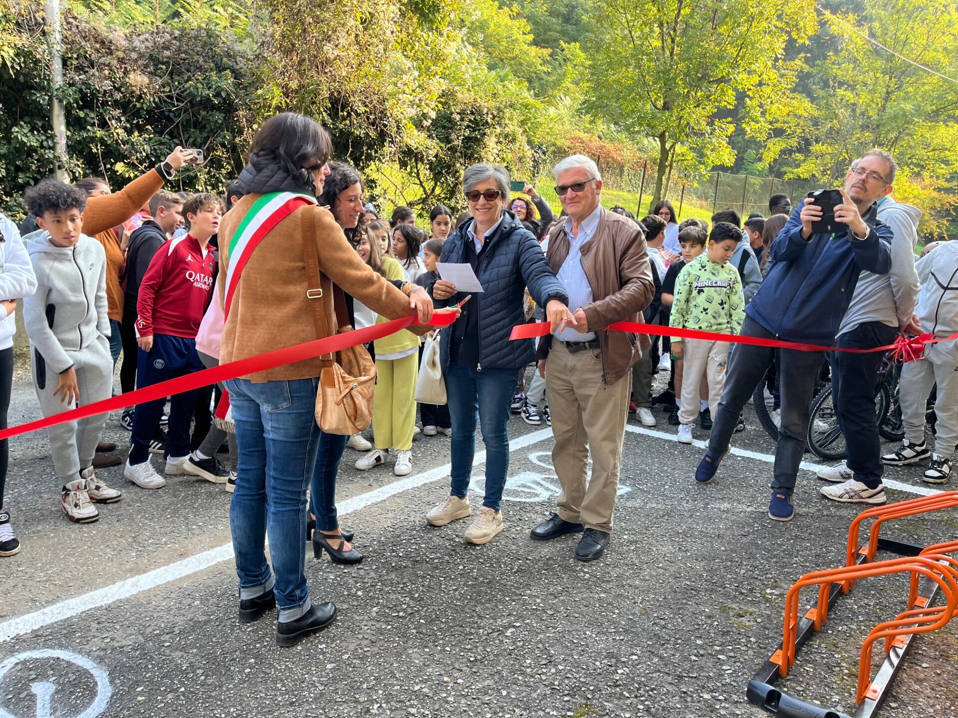 Cittiglio pedala verso il futuro: nuove rastrelliere a scuola grazie a Cycling Sport Promotion e Comune
