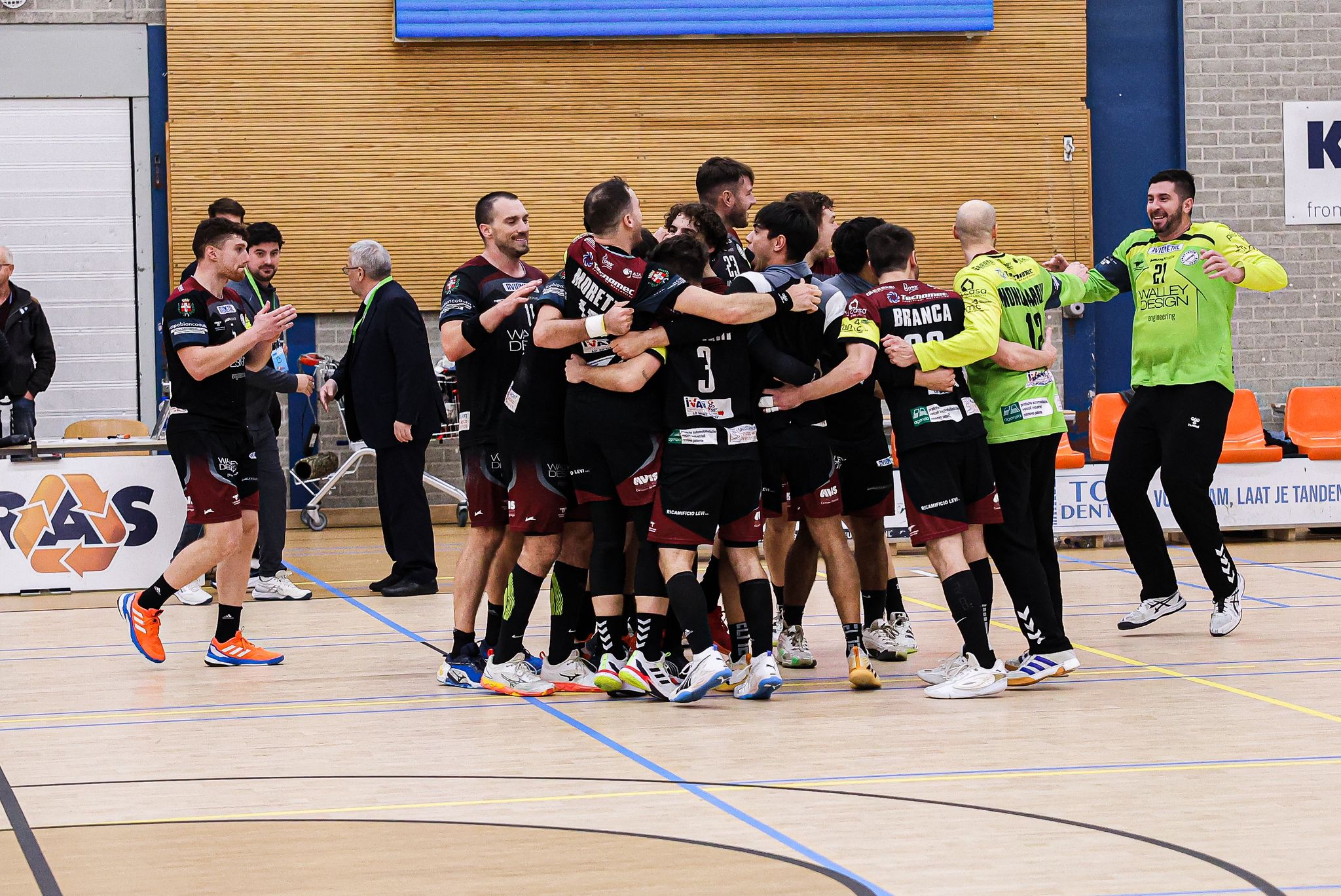 Jezdimirovic porta in paradiso la Pallamano Cassano Magnago: Volendam ko 28-29