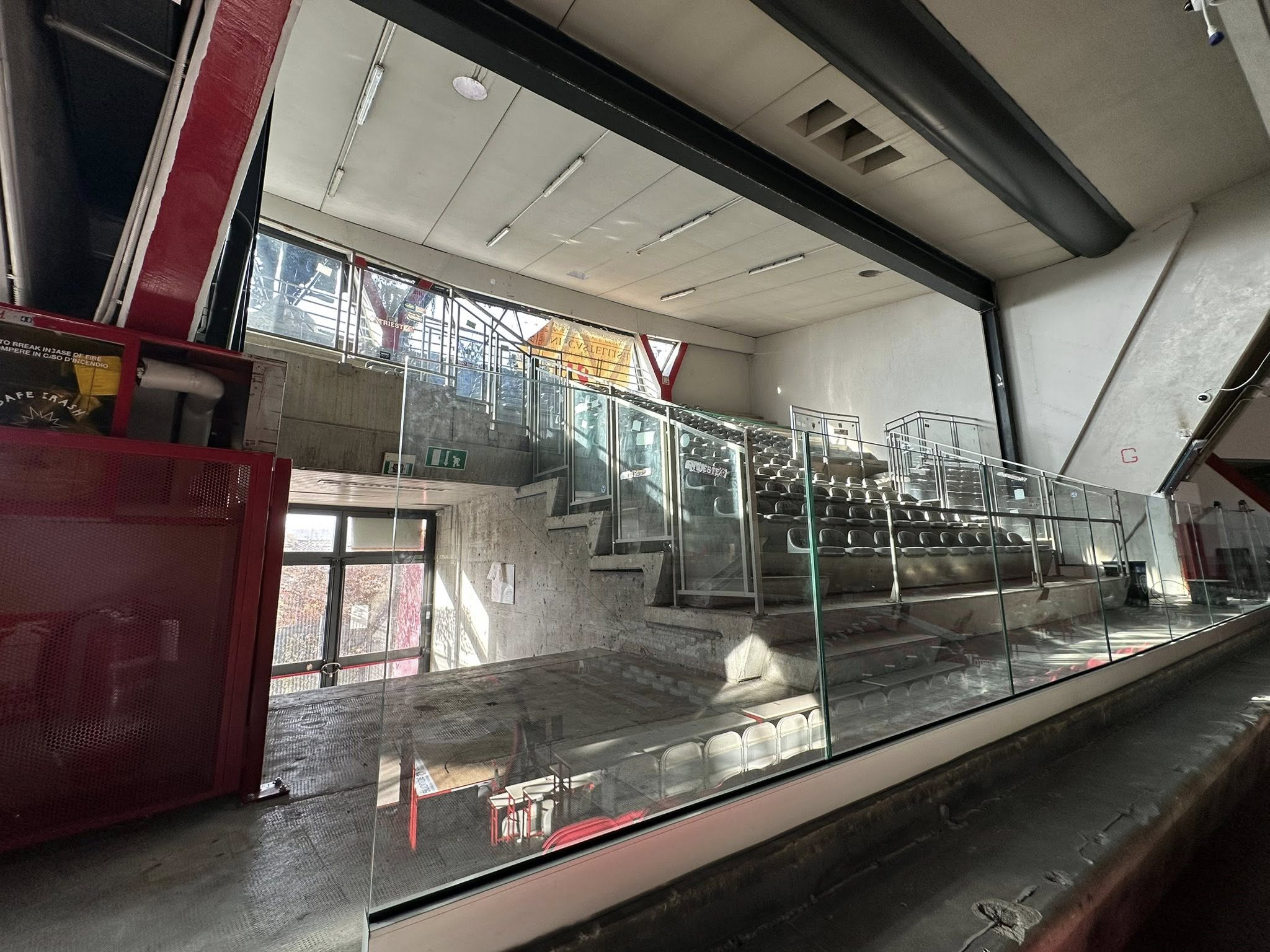 Pallacanestro Varese, via la gabbia: rimossa la barriera frontale del Settore Ospiti dell’Itelyum Arena