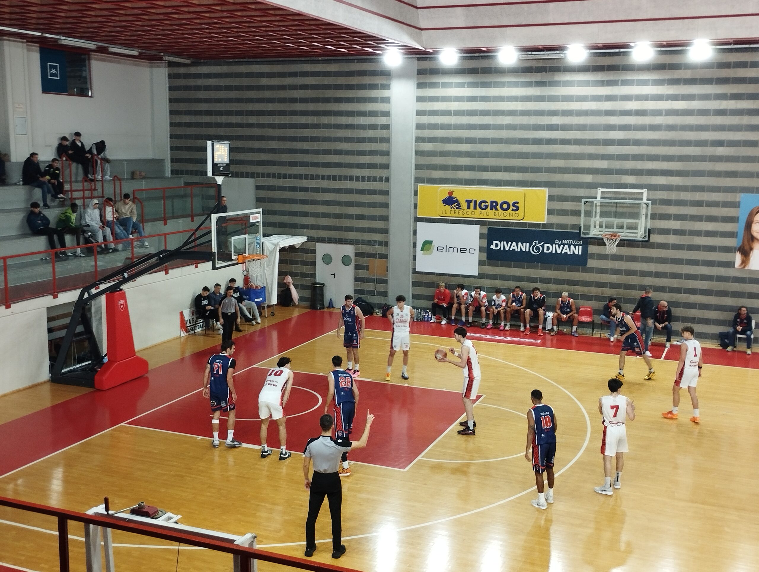 Campus, 15′ di blackout e Pavia passa: 81-90 il finale
