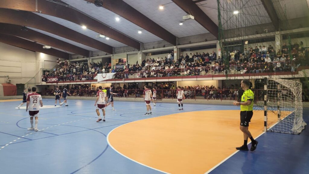 Pallamano Cassano Magnago, eliminazione a testa altissima: l’Olympiacos vince 26-29