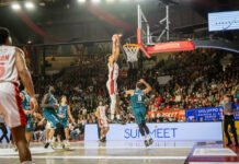“Catà su”: la vittoria per 91-82 della Pallacanestro Varese contro Cantù, in foto