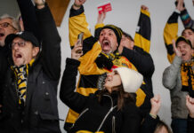 Facce da… Acinque Ice Arena: sorrisi, applausi e cori la colonna sonora del 3-0 all’Aosta