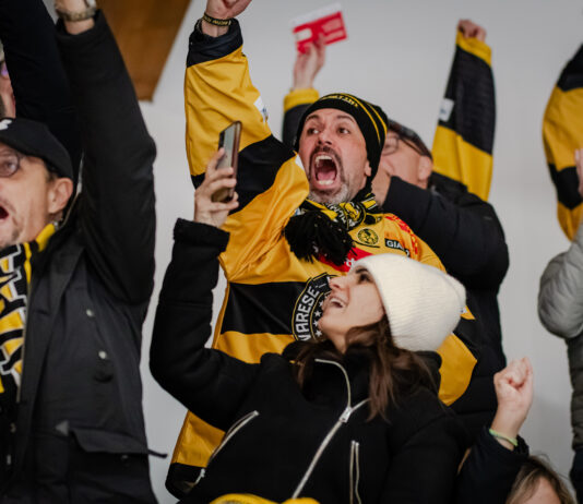 Facce da… Acinque Ice Arena: sorrisi, applausi e cori la colonna sonora del 3-0 all’Aosta