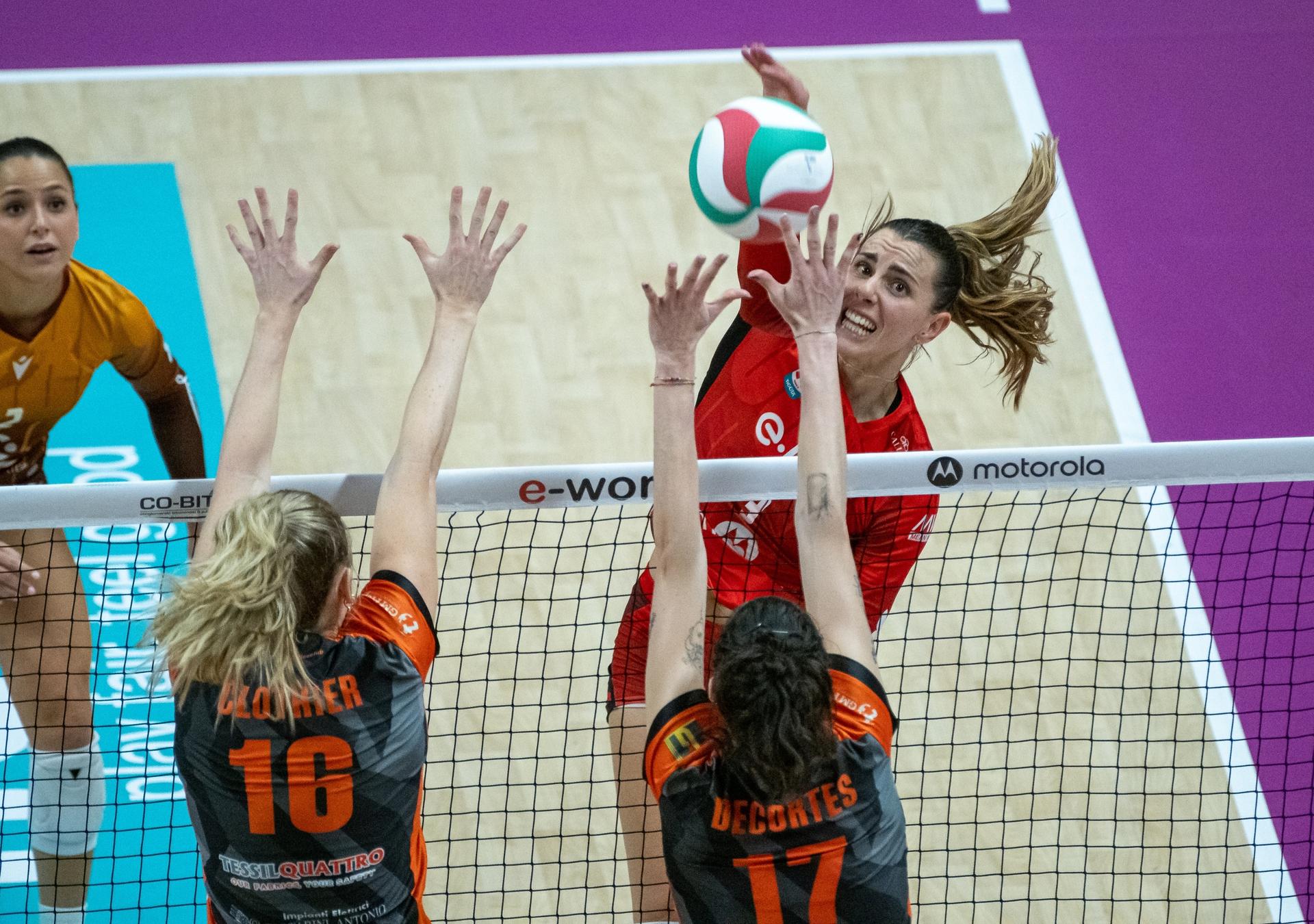 Dolcetto per Macerata, Scherzetto per la UYBA: all’e-work arena finisce 1-3