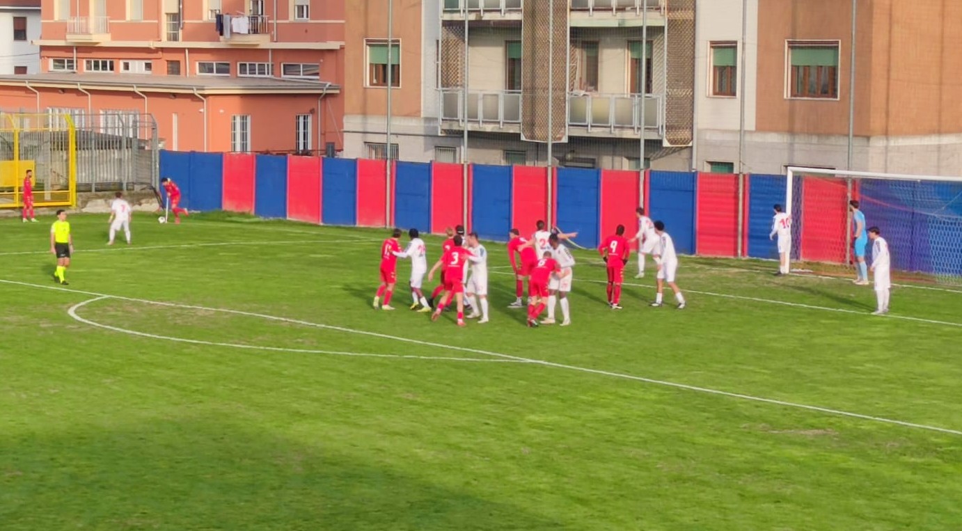 Le pagelle – Malinverno da 7. I gol di Barzotti e Qeros trascinano un Varese pienamente promosso
