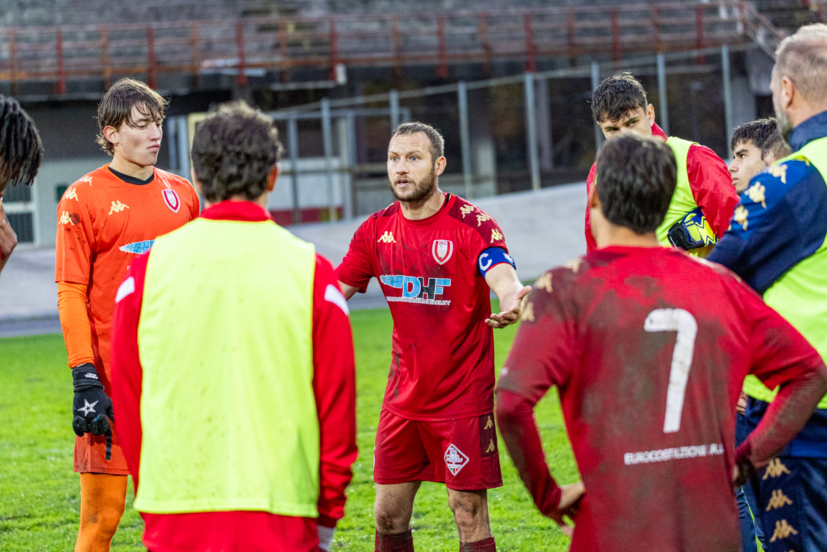 In Primo Piano: Per il Varese un ottobre da incubo, Fedele e l’Ardor Lazzate si dicono addio. Mazzacane parla in casa Mastini