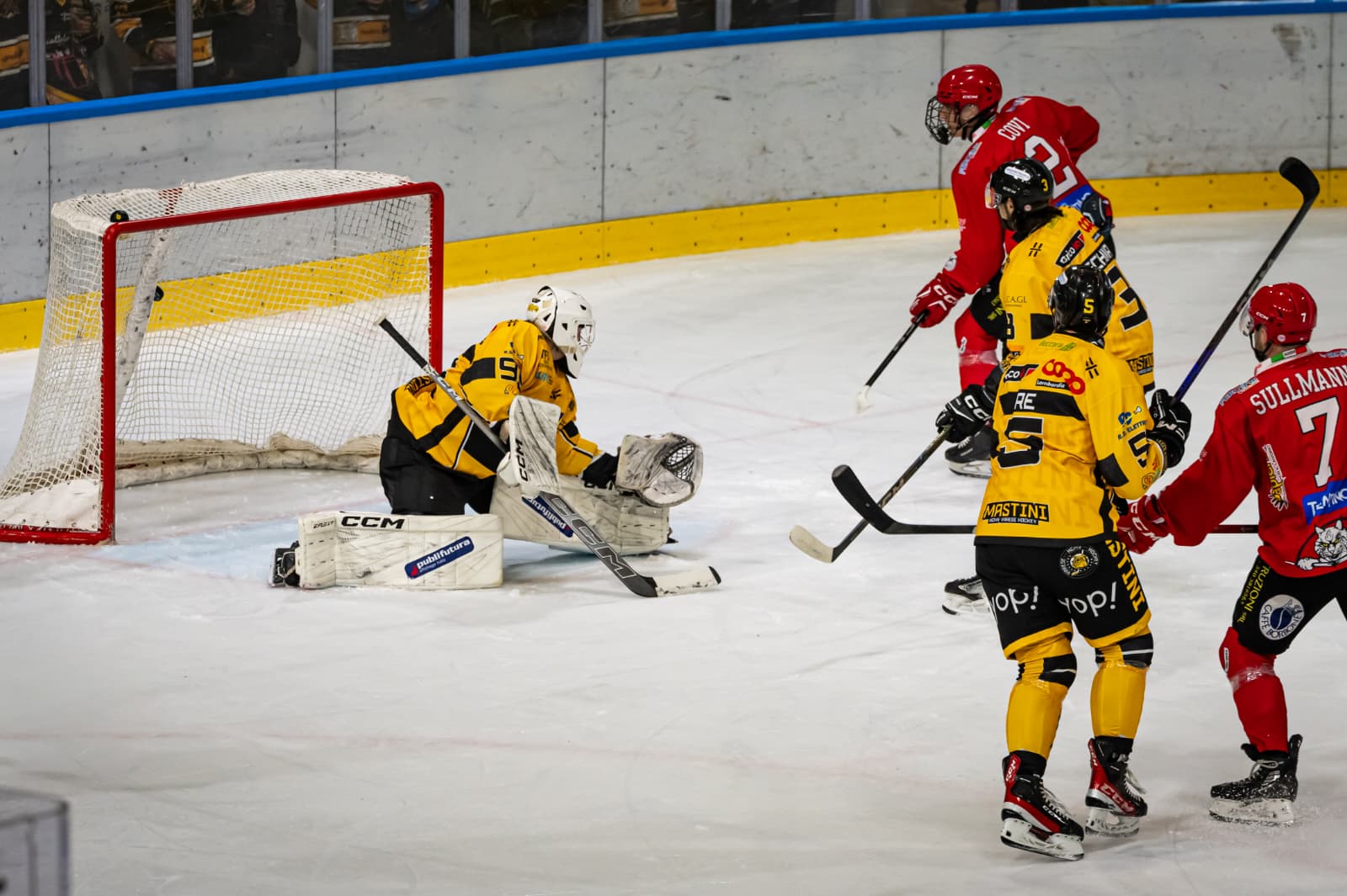 Le Linci hanno fame, i Mastini sparano a salve. Festa Pergine (0-3), Varese in semifinale con il Caldaro