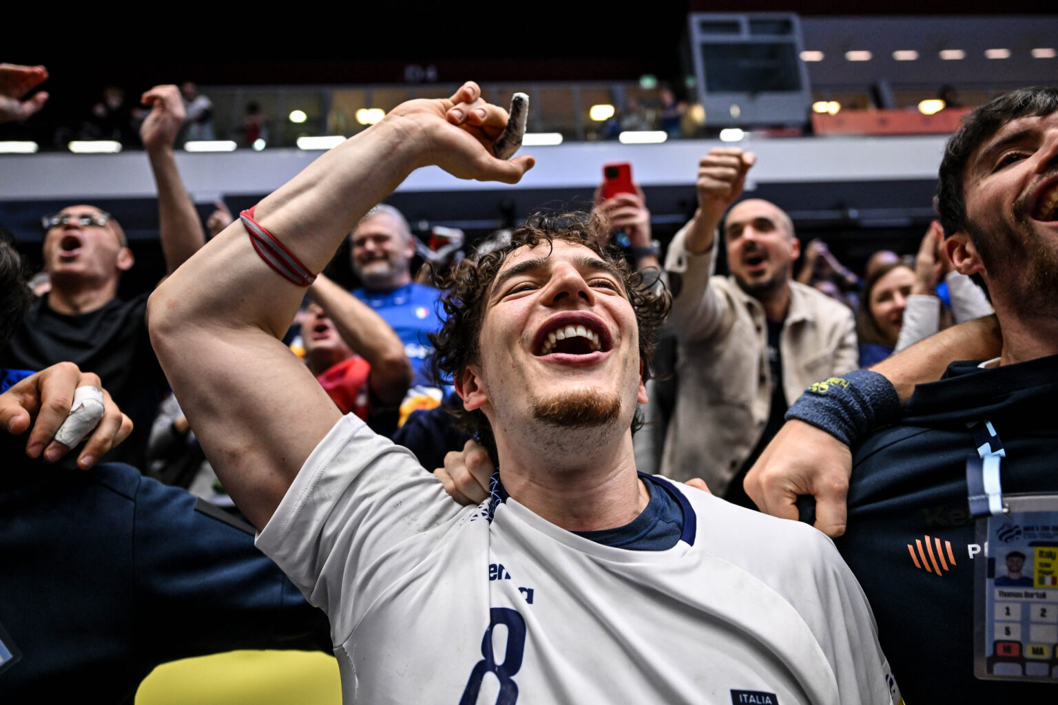 Italia divisa con cuore e mente tra Mondiali ed Europei