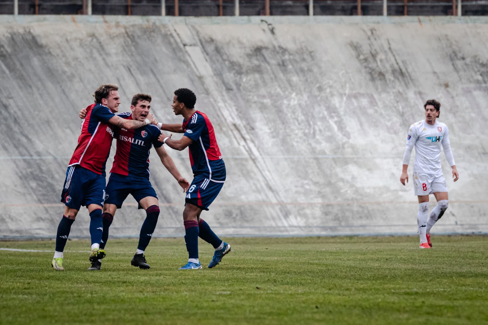 Blitz dei Corsari: il Sestri Levante sbanca l’Ossola (1-3). Mea culpa Varese, ma la Curva è con la squadra