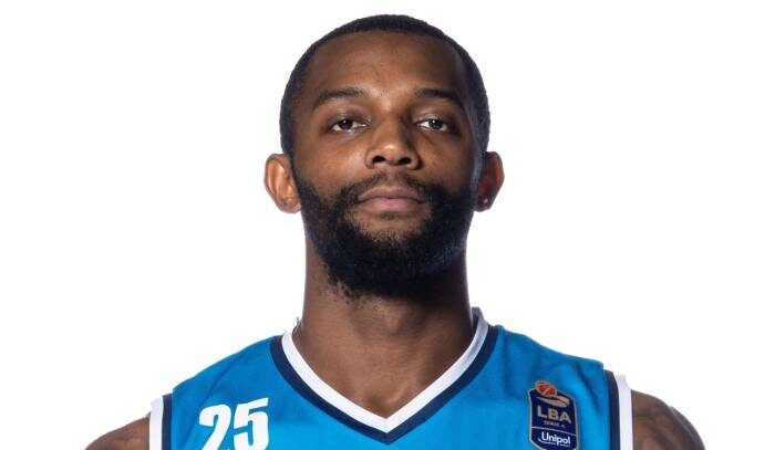 Pallacanestro Varese, Simms intriga. Osare o non osare? Questo è il dilemma