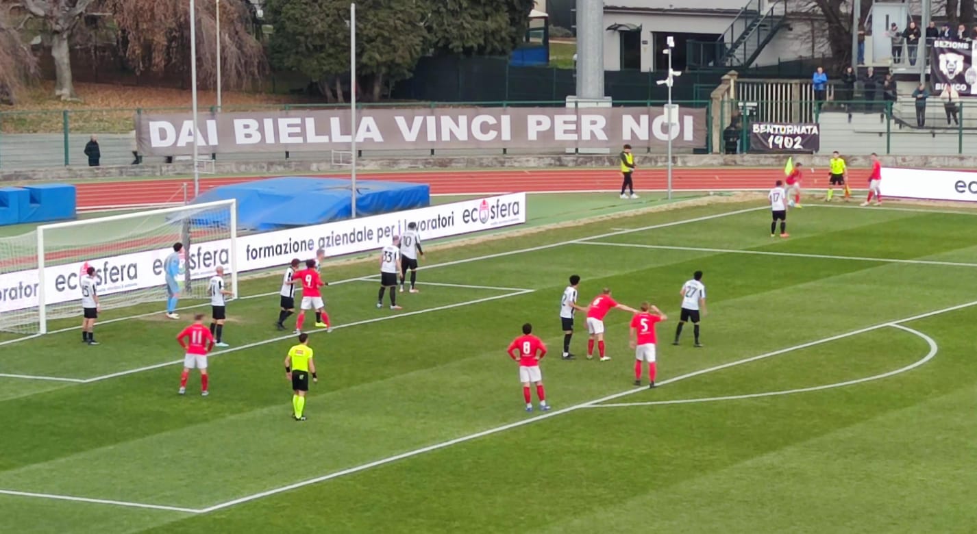 Tifoserie calde e tanto ritmo, ma zero gol: Biellese e Varese si annullano (0-0)