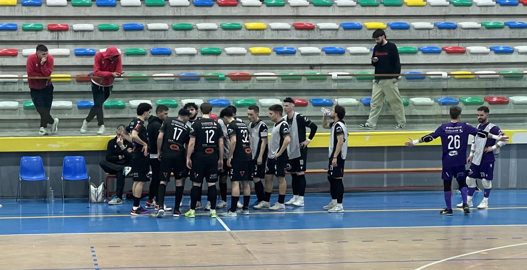 Un Futsal Varese sottotono strappa tre punti preziosi: Leo Biassono ko 3-2. Intini: “Dobbiamo fare uno switch mentale”