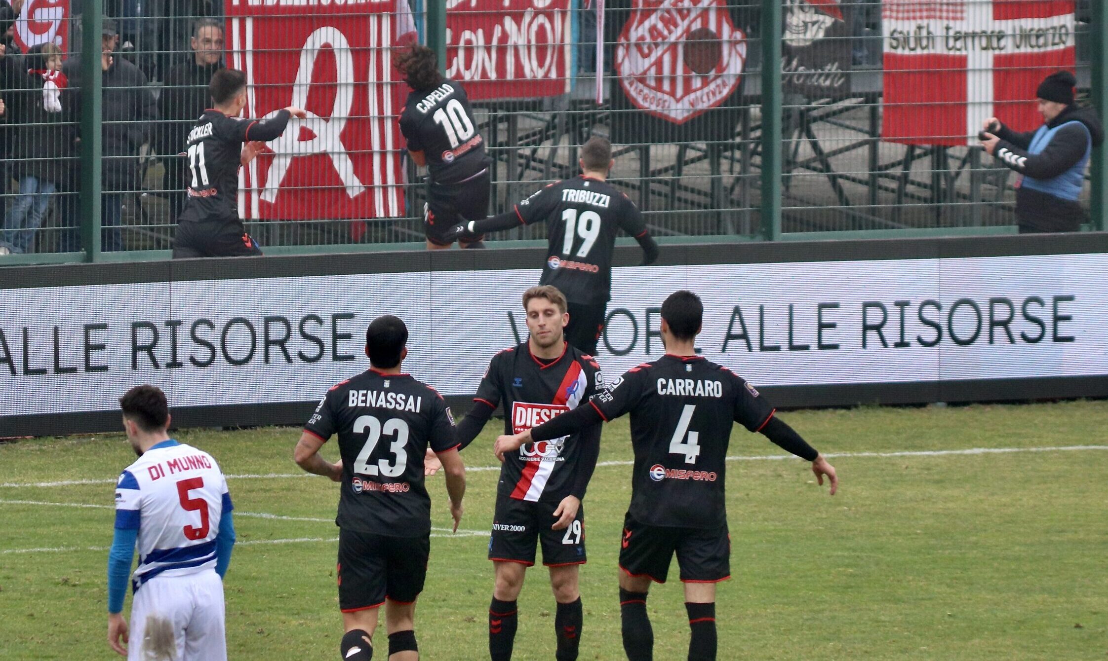Pro Patria: ricomincio da 4. Bolzoni: “Atteggiamento giusto, in partita sino al gol”. Ma con il Vicenza è stato il solito no contest