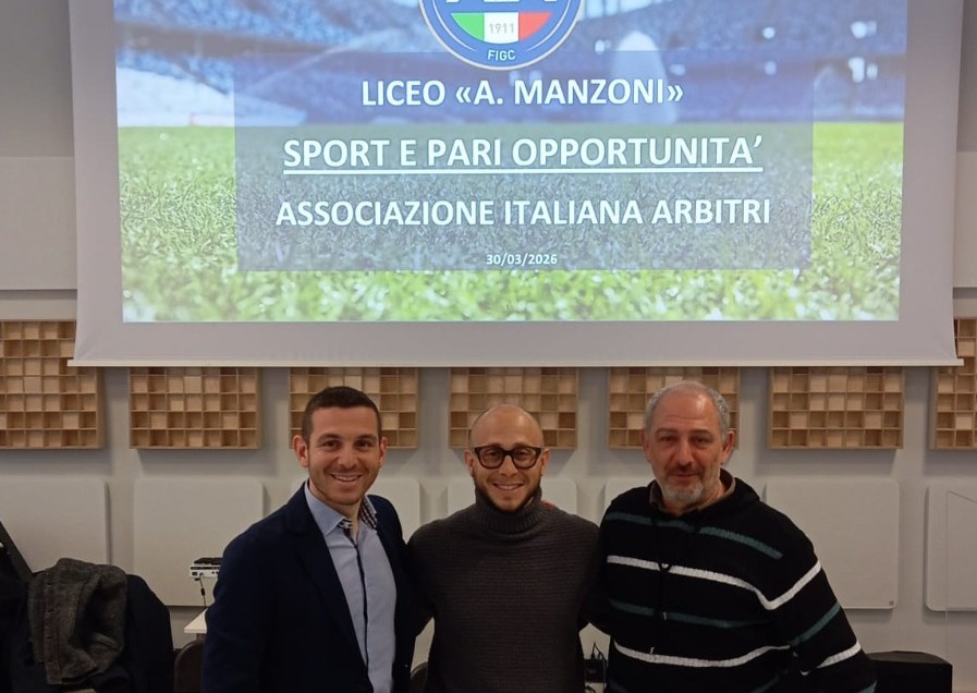 Varesina, “Sport e pari opportunità”: al Manzoni l’incontro con l’arbitro Calzavara davanti a 200 studenti