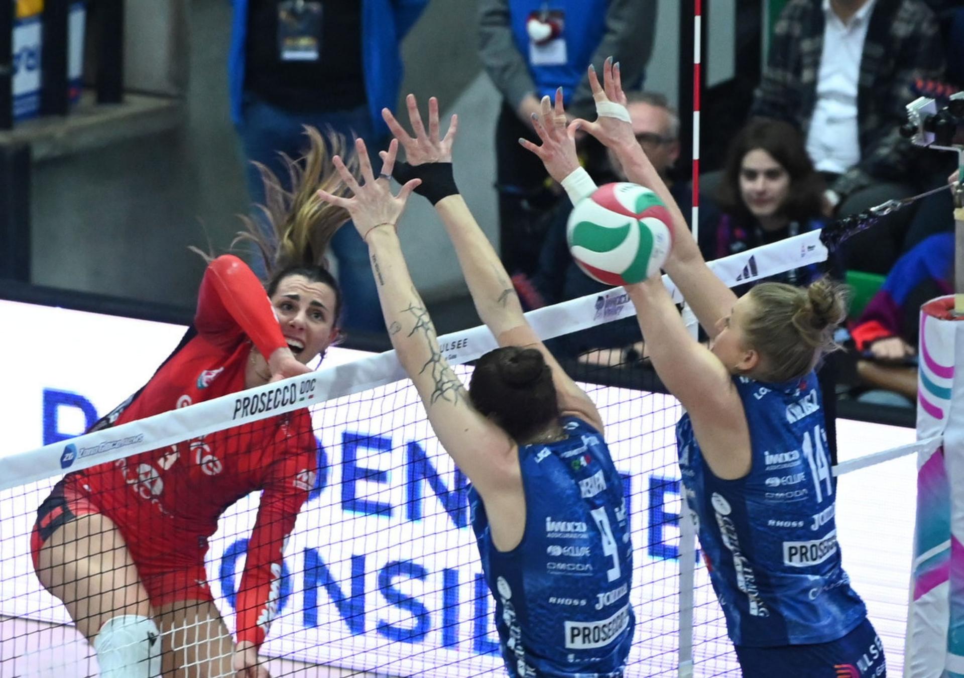 UYBA a testa alta: Conegliano vince 3-1 Gara1 ma non domina