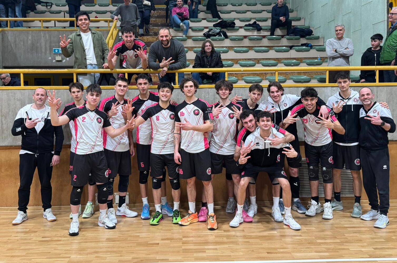 Lo Yaka doma i Diavoli Rosa 1-3 e continua la sua corsa in vetta