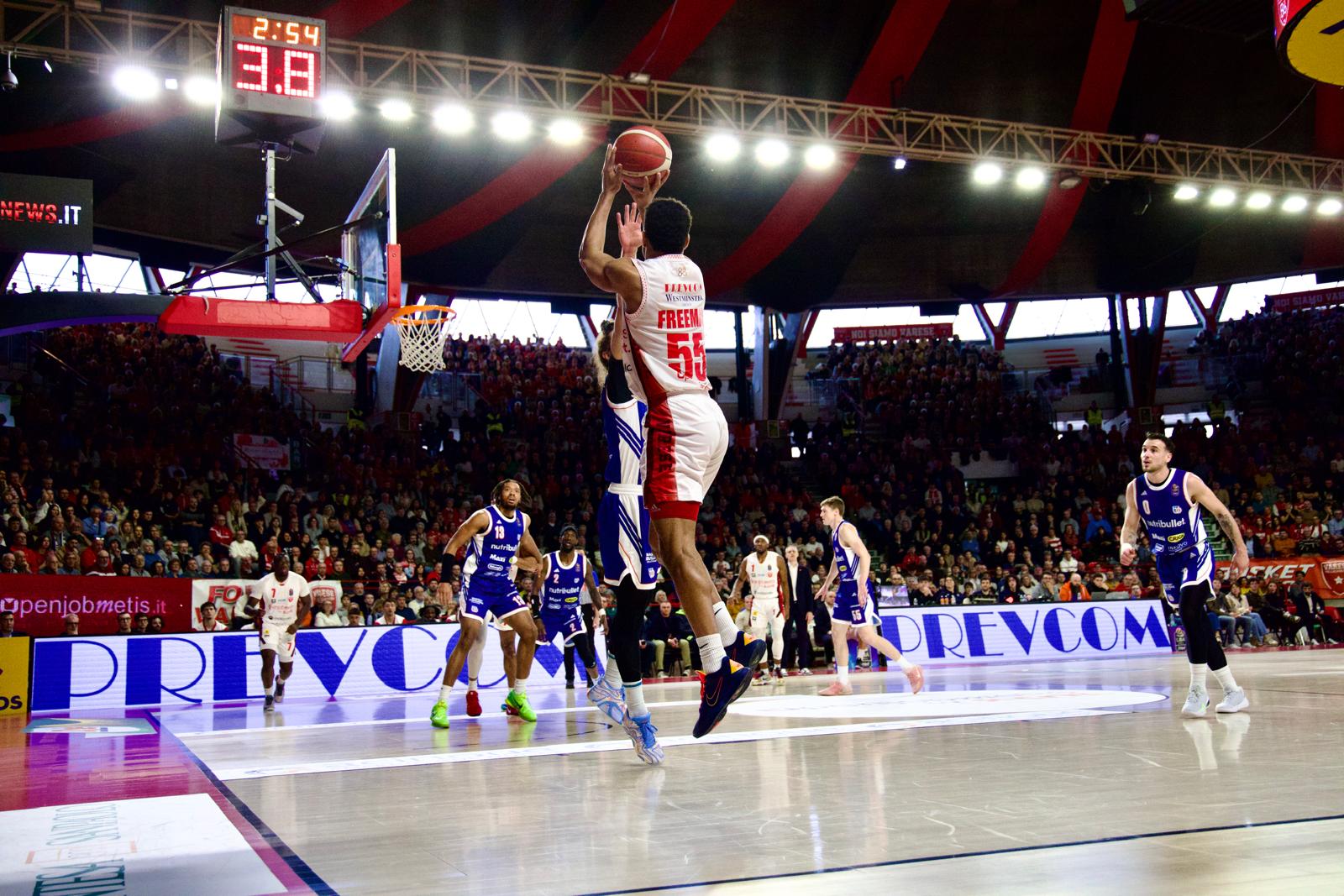 L’urlo di Renfro vale il tris biancorosso: Varese batte Treviso 91-86