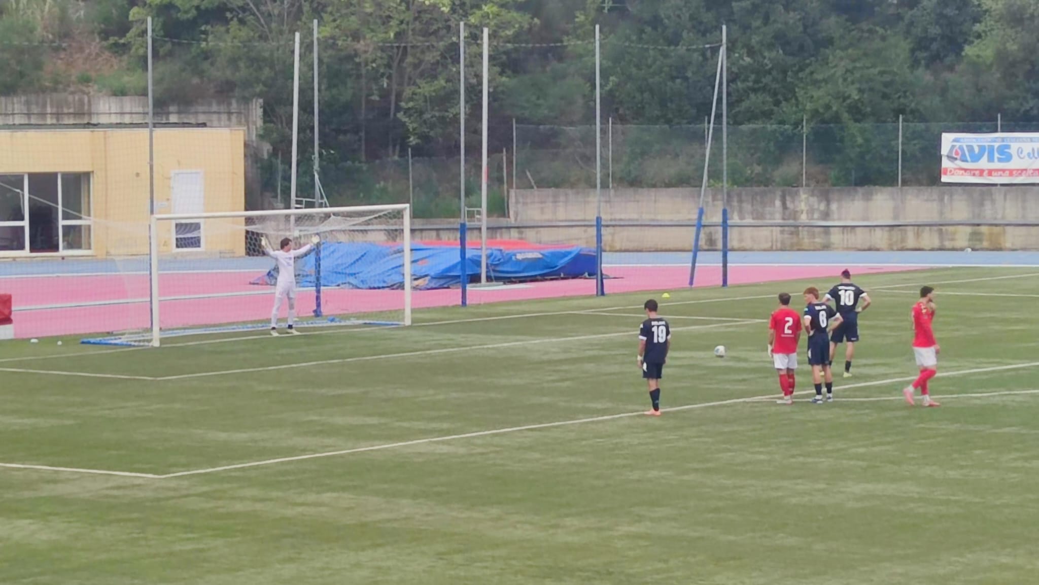 Più rossi che bianchi. Il Varese cade ancora, il Celle Varazze vince 2-0. Quattro espulsioni