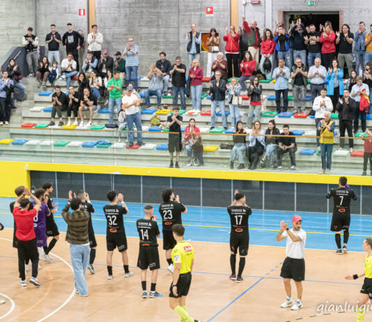 Futsal Varese, pareggio amarissimo: 2-2 e Cometa in finale playoff. Intini: “Ragazzi fantastici fino all’ultimo”