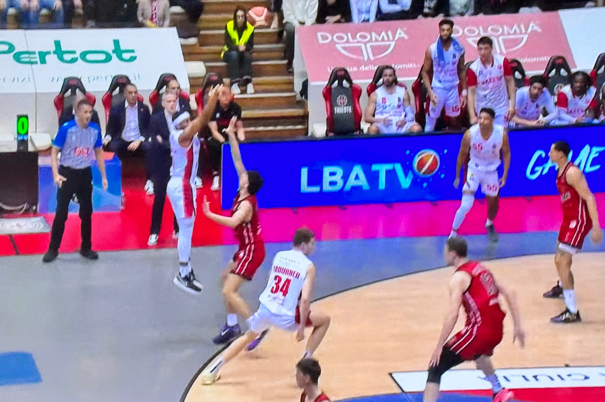 Trieste in volata batte una Varese ingenua: 90-89