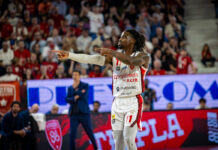 Pallacanestro Varese, i playoff te li giochi a Bologna: Trento tiene tutto aperto vincendo a Udine. Sassari retrocede