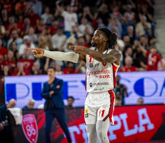 Pallacanestro Varese, i playoff te li giochi a Bologna: Trento tiene tutto aperto vincendo a Udine. Sassari retrocede
