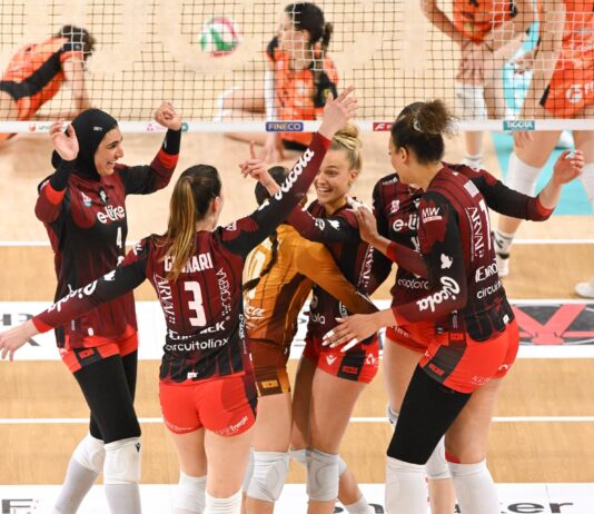 UYBA chiude col sorriso: vittoria 3-2 a Macerata nel giorno dell’addio al volley di Diouf e Gennari