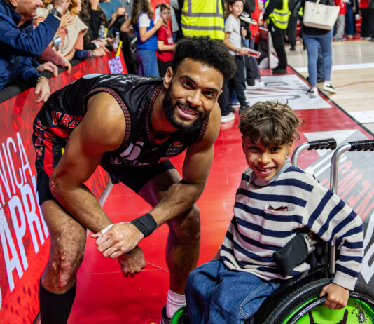 Facce da…Itelyum Arena: la fotogallery dei tifosi di Varese-Sassari. Presente anche Furlani di RedBird