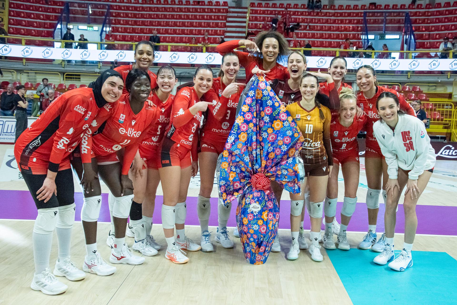 Pasqua dolce per la UYBA: 3-0 su Chieri nell’ultima gara casalinga