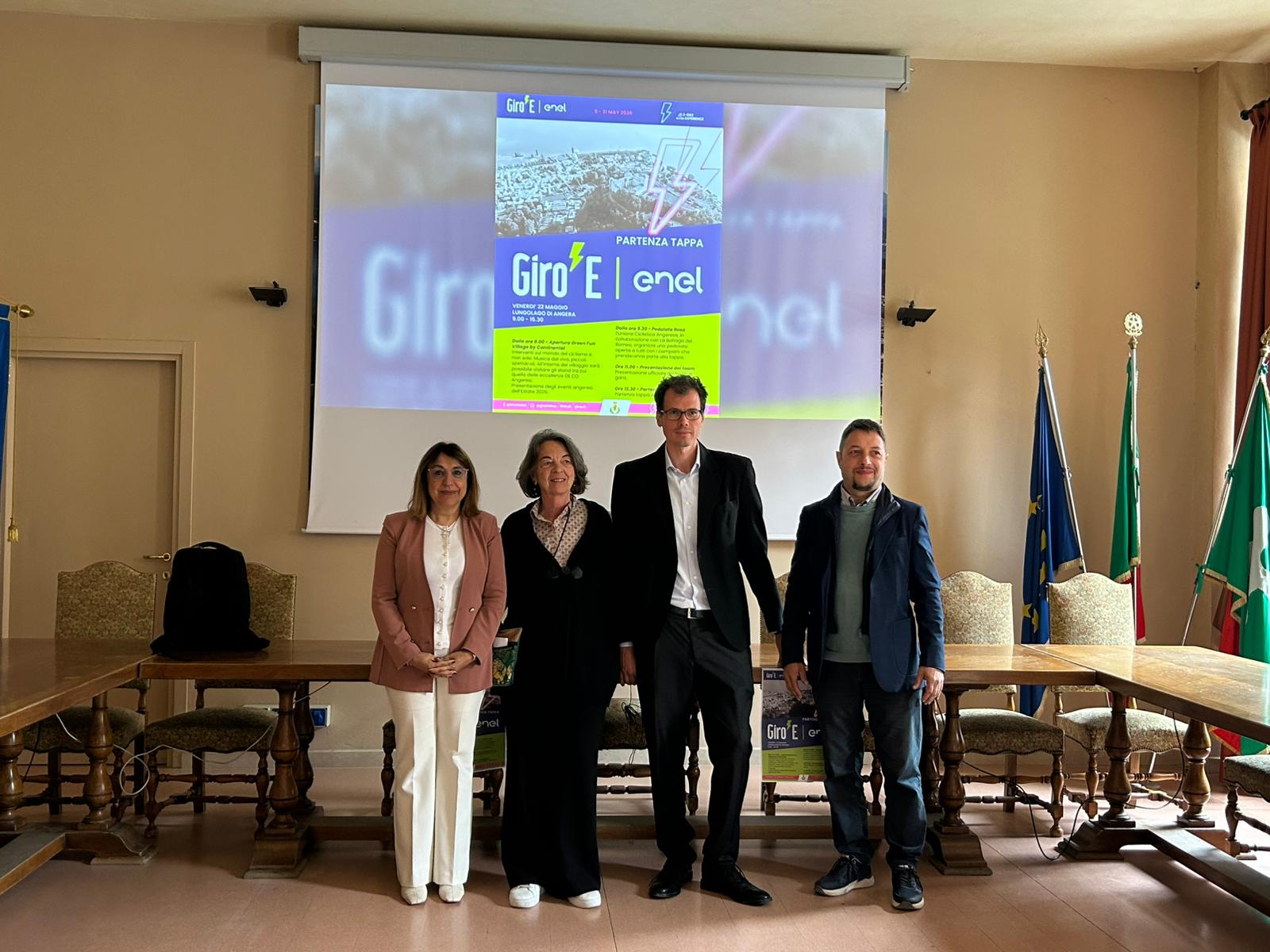 Il Giro E accende Angera: “Occasione unica per turismo e visibilità sul territorio”