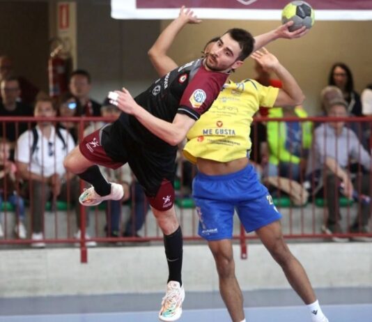 Pallamano Cassano Magnago, buona la prima: Fasano ko 33-27