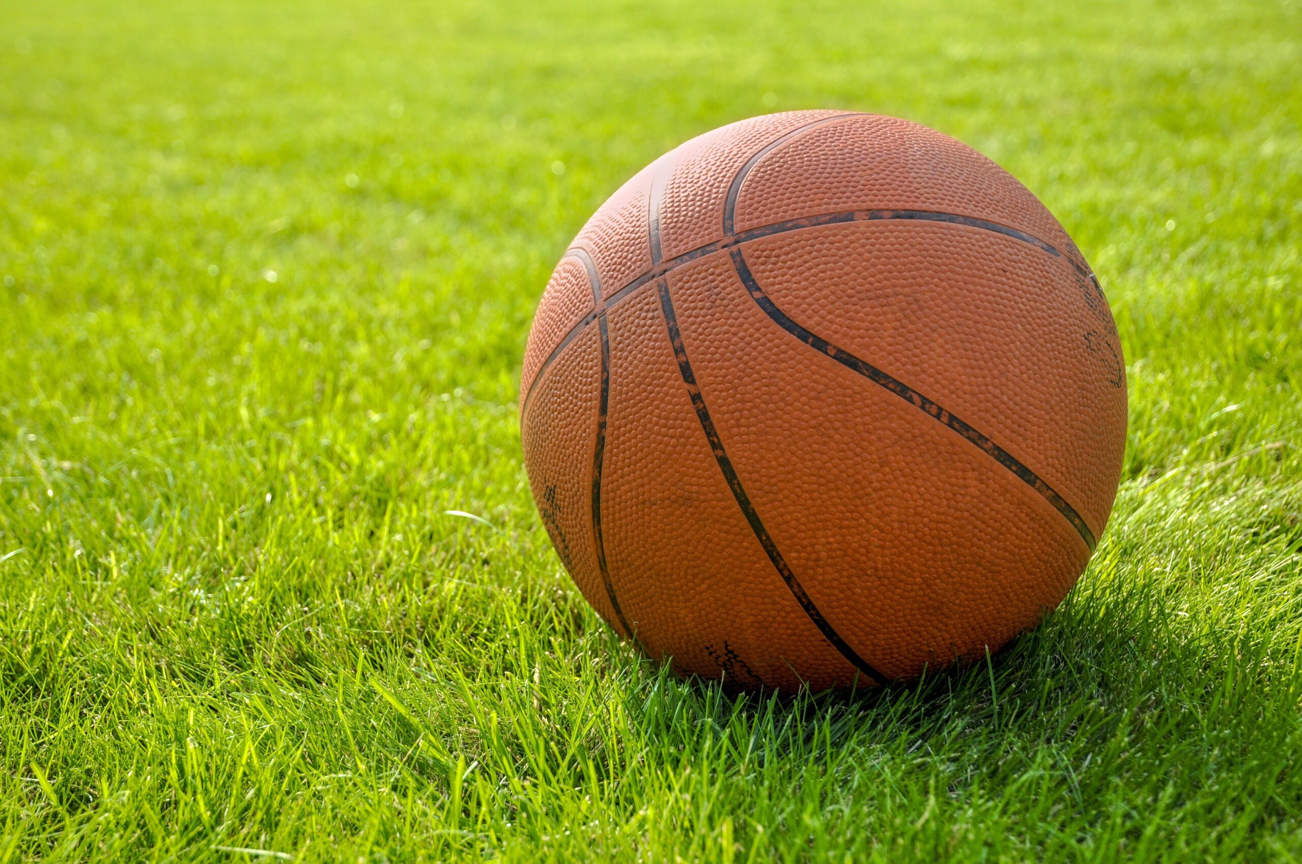 Gallarate, riqualificata l’area dietro la Cittadella dello Sport: basket, pista ciclabile e non solo