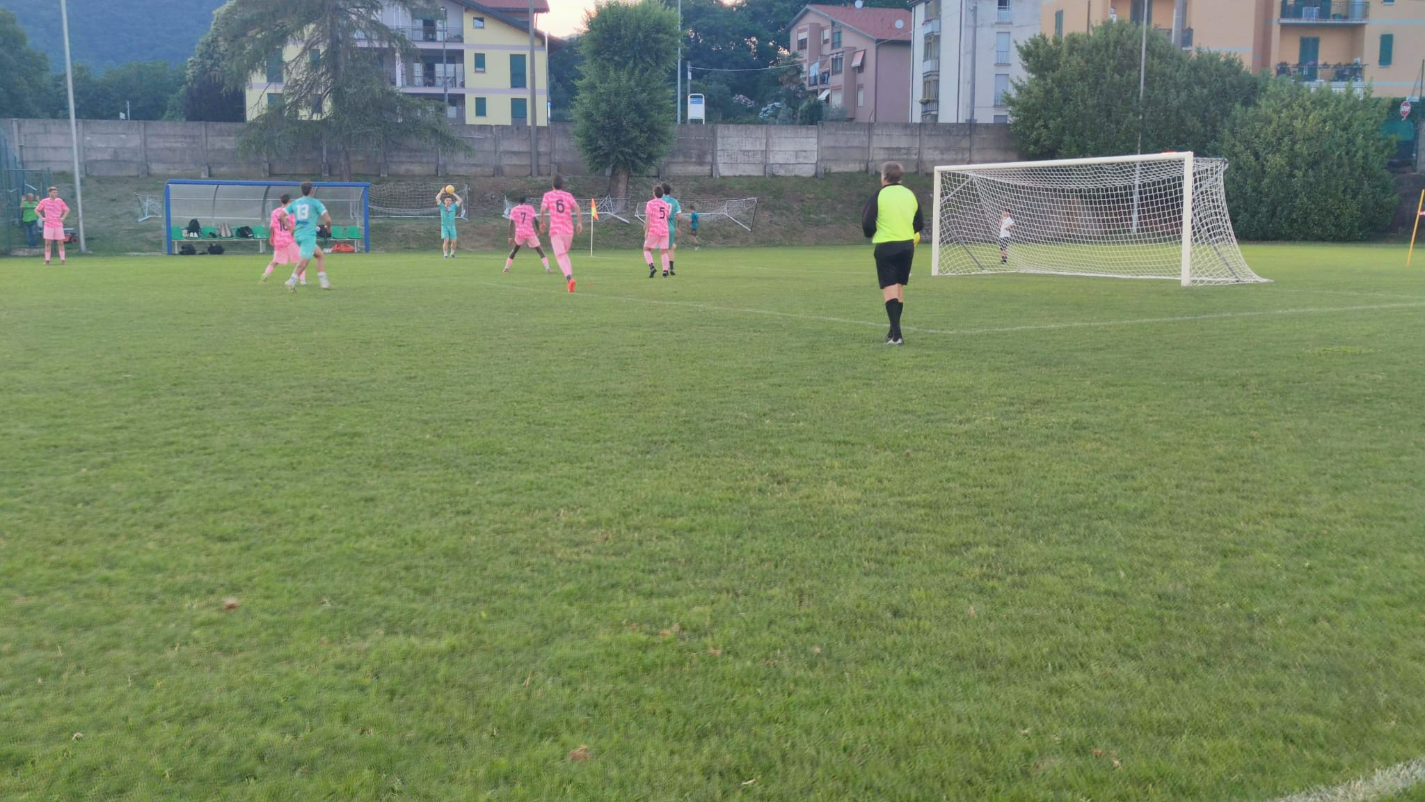 NL Hairstyler & Barber DE-VA-STAN-TE! Papillon spazzato via 7-1. Mandracchia da urlo: gol del portiere! Viva la Rasa!