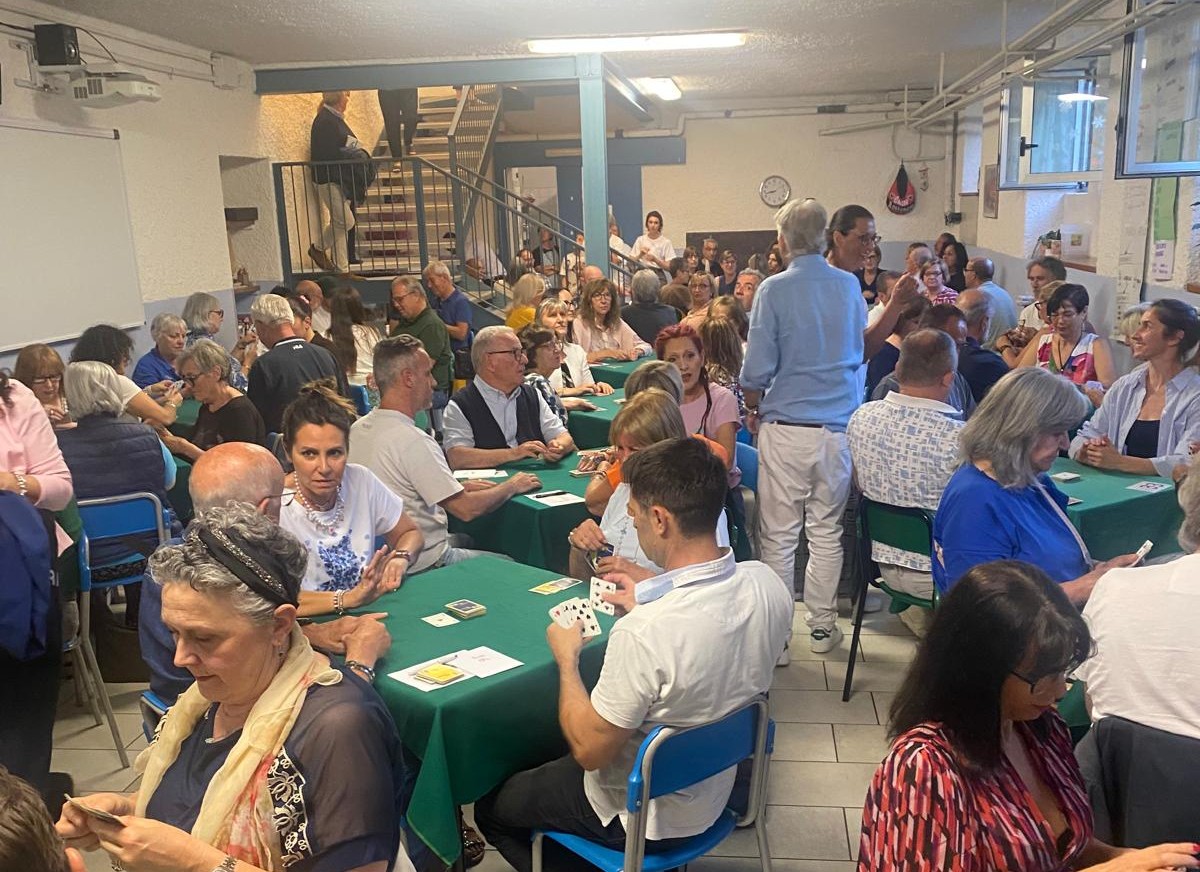 Burraco e solidarietà, il Rotary Varese Ceresio fa centro con 168 partecipanti: “Grande risultato, investiamo nel futuro”
