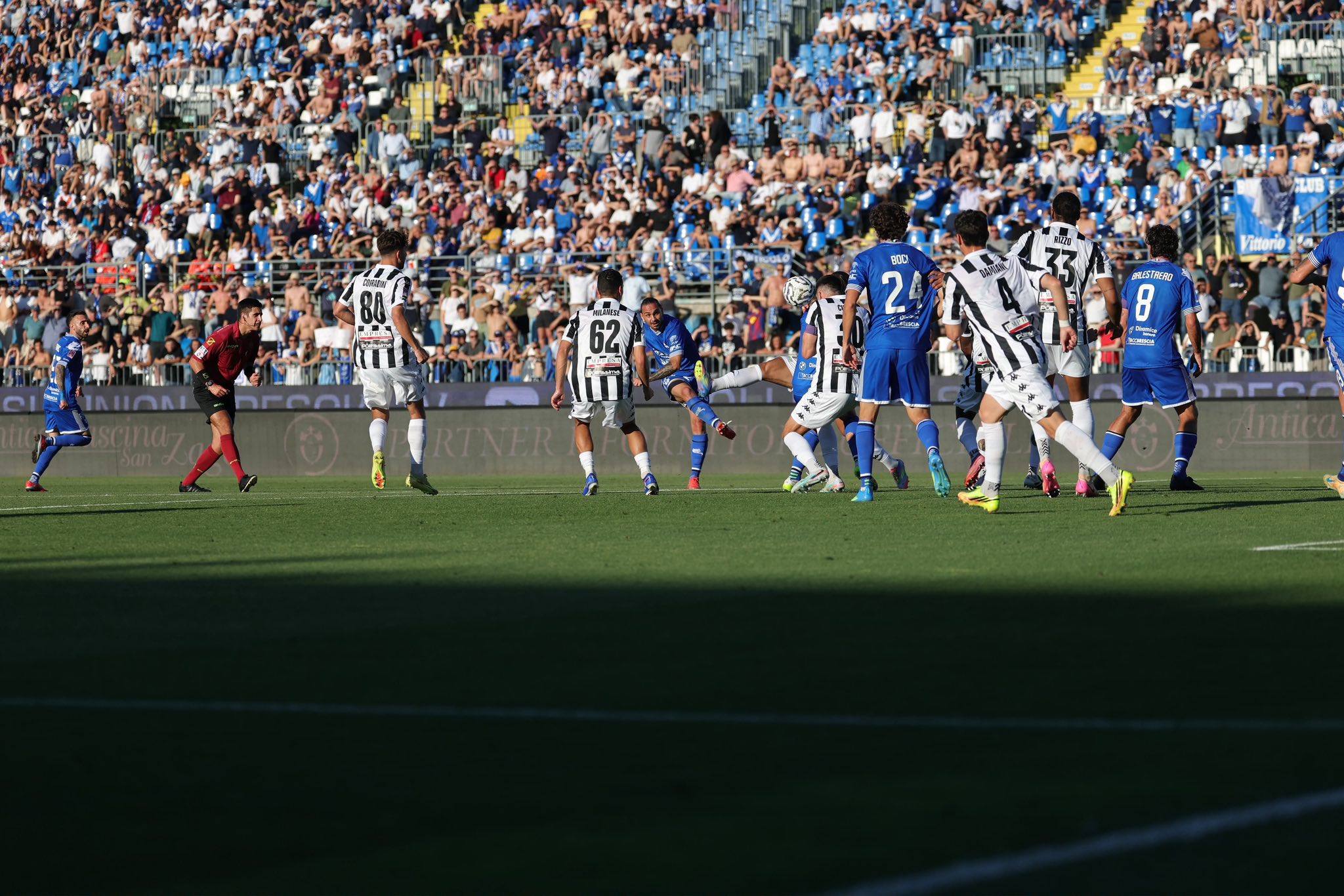 Con la pioggia o con il sole… è sempre 1-1. Brescia e Ascoli rimandano tutto a Gara 2. Chi vince al “Del Duca” sale in Serie B