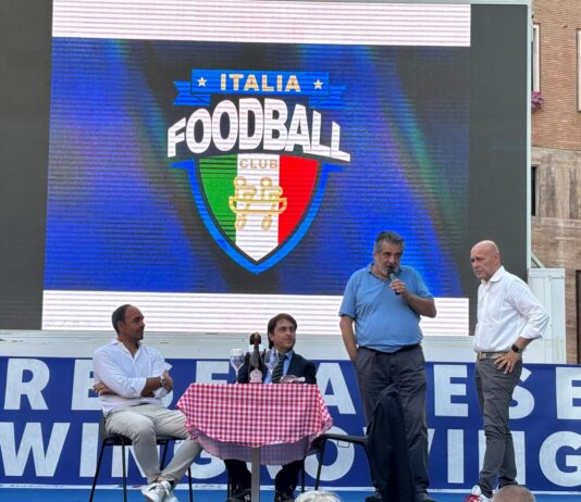 La partita dell’Italia Foodball Club inaugura l’Euro Rowing Village di Varese: “Ci vediamo nel lago più bello del mondo”