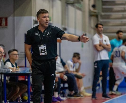 Si chiude il ciclo Matteo Bellotti: la Pallamano Cassano Magnago cambia guida dopo Scudetto e Coppa Italia