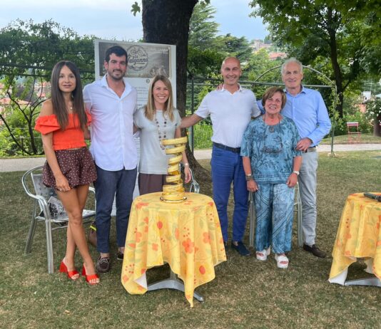 Il ciclismo delle origini incanta Induno Olona: il Roseto della Pace rivive il mito di Luigi Ganna e il Record dell’Ora