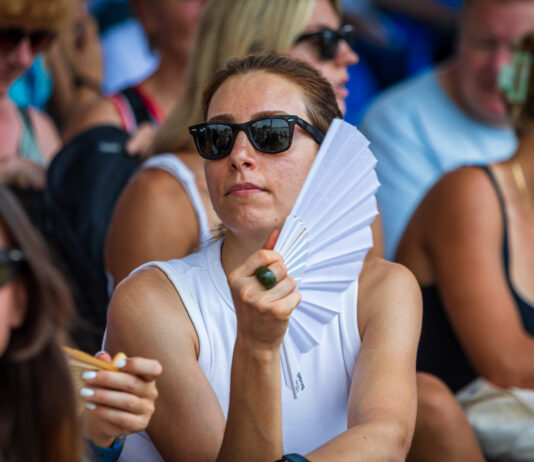 Schiranna vestita a festa: gli Europei di canottaggio nei volti dei tifosi in tribuna
