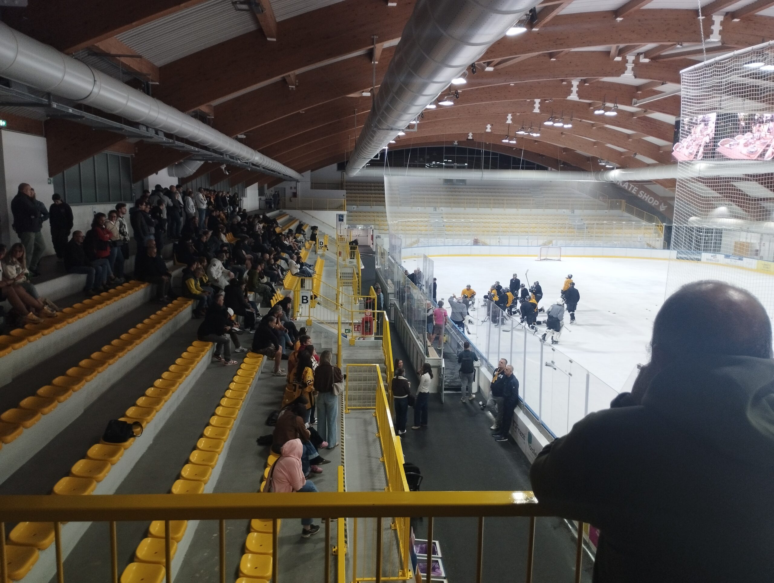 300 tifosi accolgono la prima seduta dei Mastini 2026/27 di coach Dave Rich – VIDEO