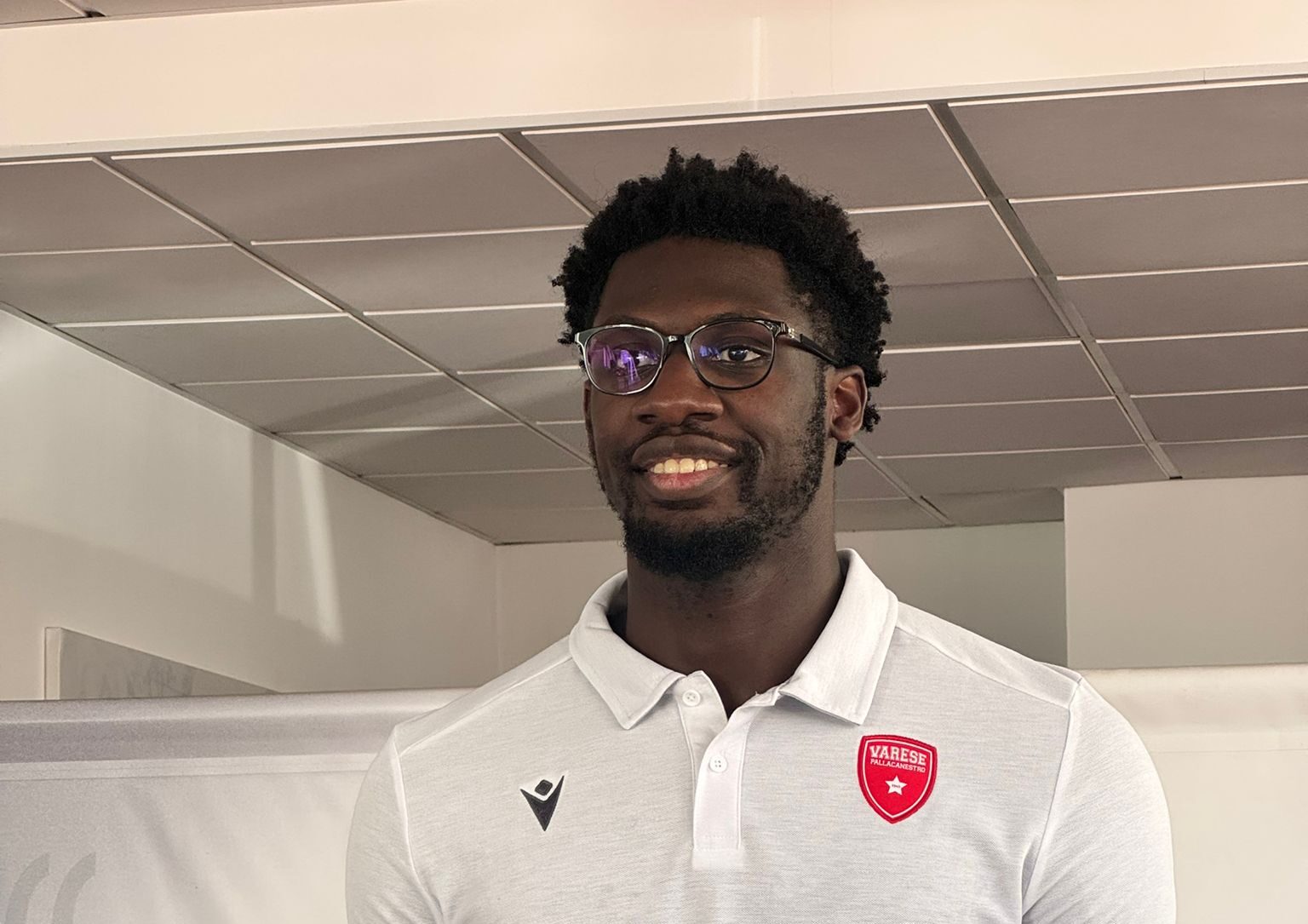 Pallacanestro Varese, finalmente il “centrone”. Kamagate: “Sto bene, l’intesa con McDowell-White si affina ogni giorno di più”