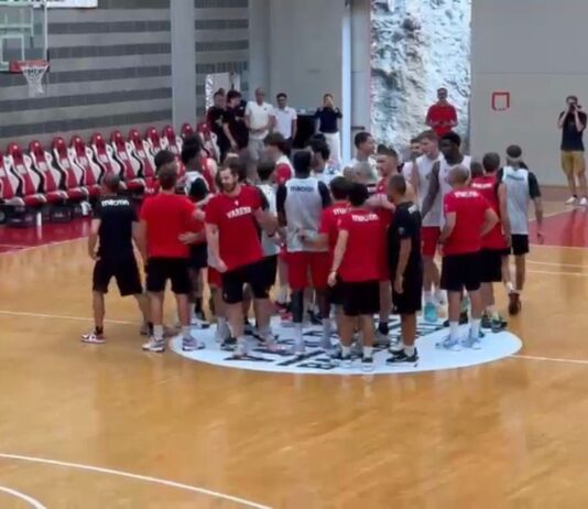 Pallacanestro Varese tra presente e futuro: l’abbraccio dei tifosi alla squadra, vertice della società con Red Bird – VIDEO