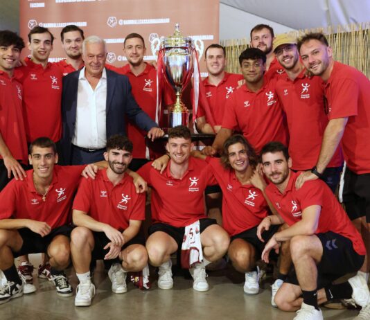 Pallamano Cassano Magnago, l’abbraccio dei tifosi. Zanovello: “Vogliamo restare al top ma ci serve sostegno”