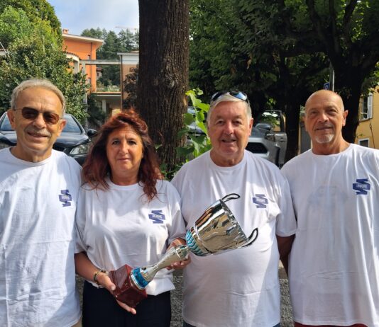 Pedali, passione e solidarietà: a Gavirate il cicloraduno fa tappa all’Alzheimer Fest