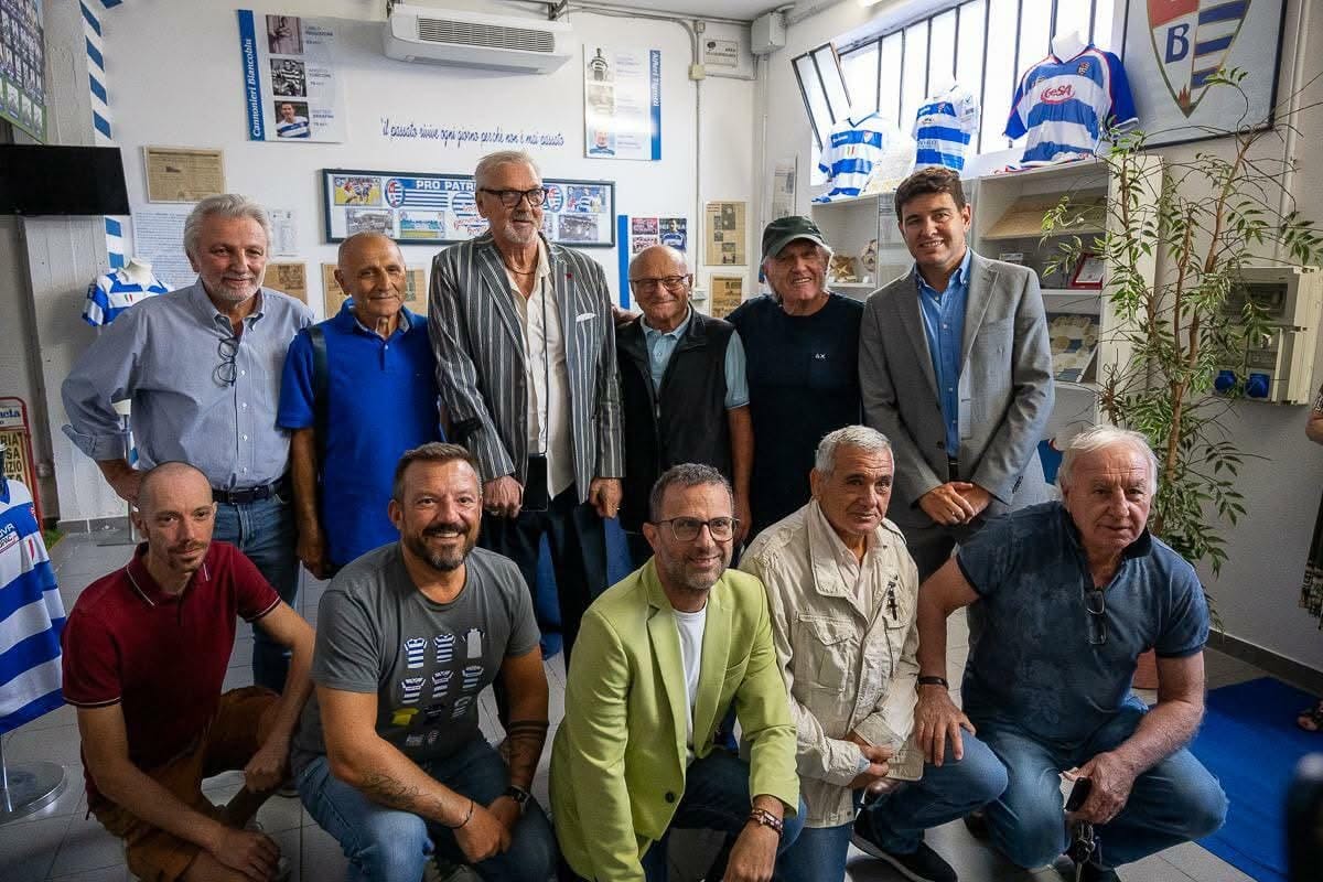 Una firmetta qui e siamo a posto così. Stefano Tacconi scalda i cuori al Pro Patria Museum