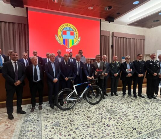 Il grande boom della Tre Valli Varesine, numeri da capogiro e sfilata di campioni: “La gara più sicura al mondo” – VIDEO