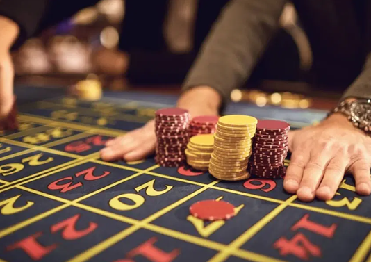 Come i casinò digitali si adattano ai nuovi standard tecnologici