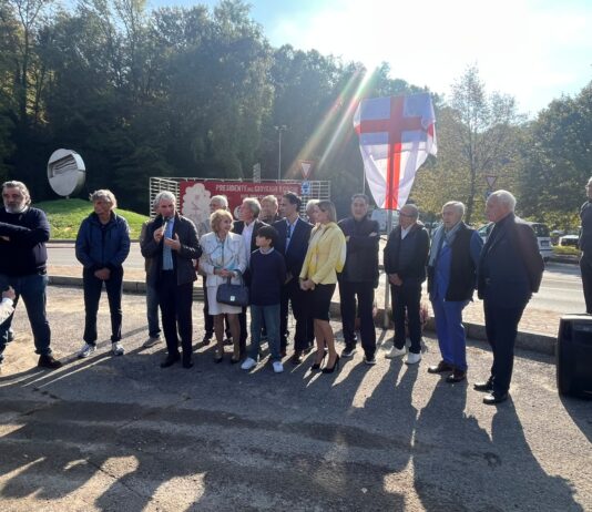 Il nuovo Piazzale Pietro Anastasi prende vita: i volti e i sorrisi in ricordo del grande “Pietruzzo” – FOTO