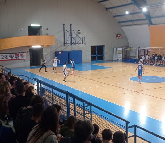 Lions da urlo: la capolista Cassano Magnago cade 75-61 davanti al tutto esaurito delle Pascoli